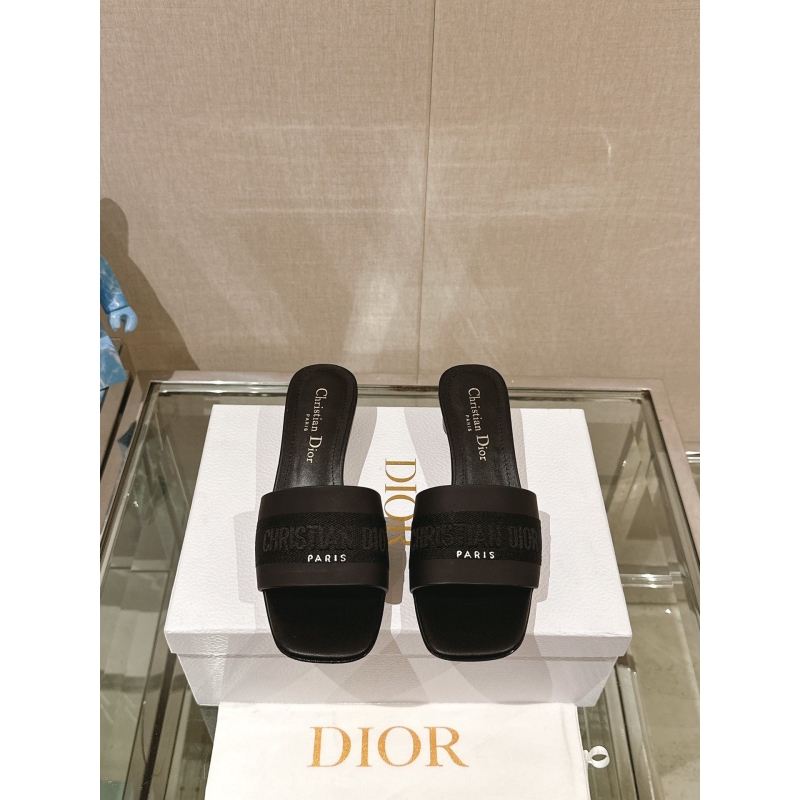 ch**an D*or slippers